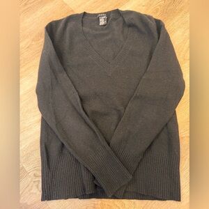 Theory black 100% cashmere fitted v neck sweater size S